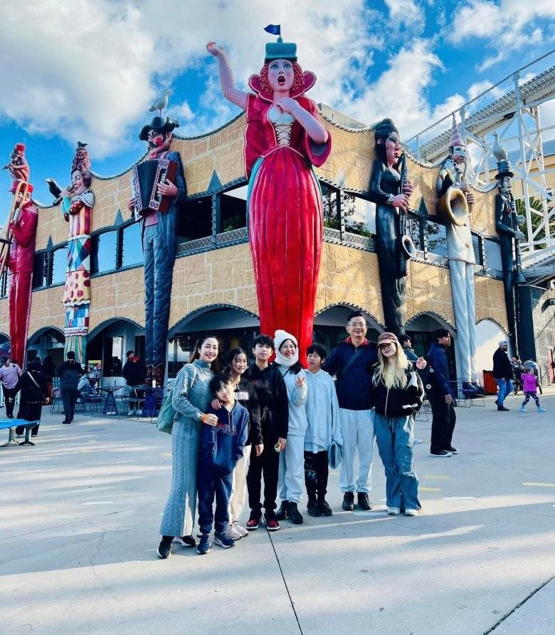 Ốc Thanh Vân loay hoay một mình nuôi ‘bầy con’ ở Úc: ‘Phải khóc một trận để con có bữa ăn ngon’-4