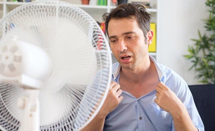 Tại sao ngày nắng nóng càng bật quạt to càng nóng bức?-1