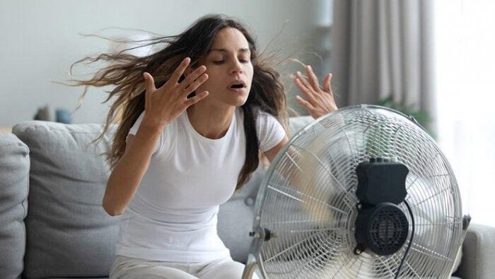 Tại sao ngày nắng nóng càng bật quạt to càng nóng bức?-2