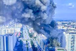 Cháy chung cư ở Bắc Ninh, khói cuồn cuộn bốc cao hàng trăm mét