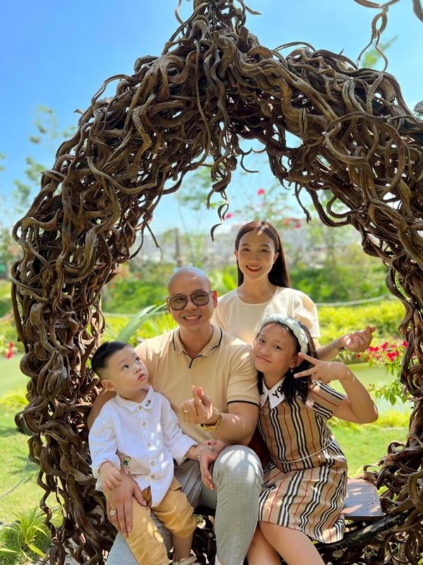 Nam ca sĩ với chiếc đầu trọc đặc biệt của showbiz Việt, cuộc sống ở tuổi U50 thành công, viên mãn-6