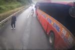 Hàng loạt xe khách nghi bị bắn vỡ kính trên cao tốc Mỹ Thuận - Cần Thơ-4