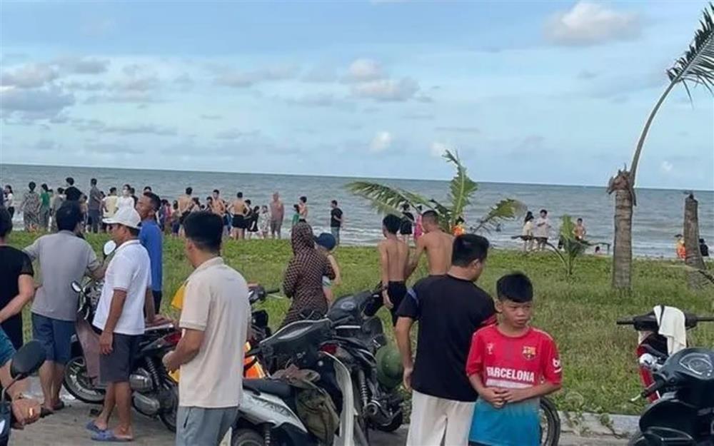 3 thiếu niên tử vong khi tắm biển ở Thanh Hóa-1