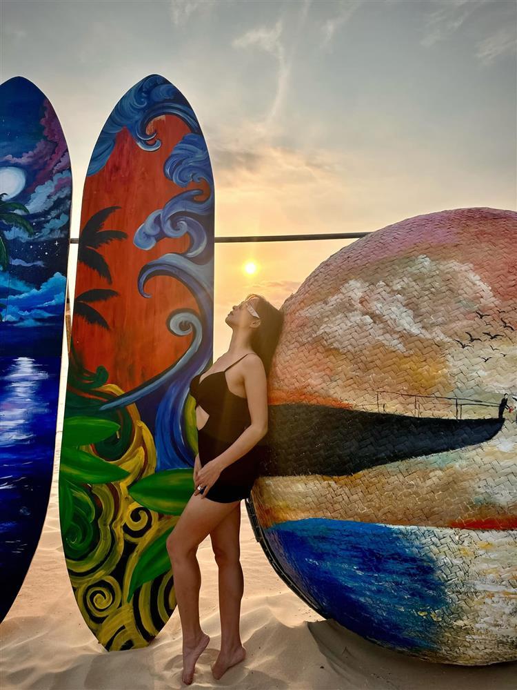 3 thế hệ nhà Thúy Hằng - Thúy Hạnh diện bikini, fan trầm trồ sắc vóc tuổi 70 của mẹ cựu người mẫu-5