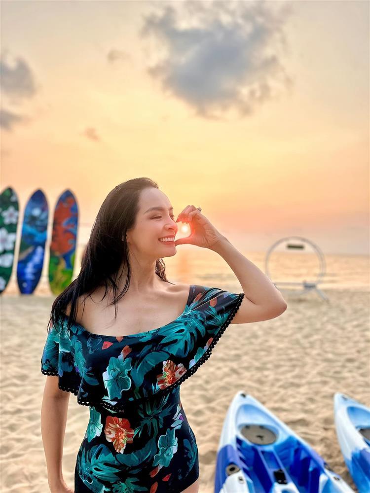 3 thế hệ nhà Thúy Hằng - Thúy Hạnh diện bikini, fan trầm trồ sắc vóc tuổi 70 của mẹ cựu người mẫu-6