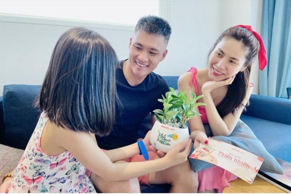 Người đàn ông đến tận nhà dạy dỗ Công Vinh - Thủy Tiên suốt 30 phút vì thông tin ly hôn là ai?-3