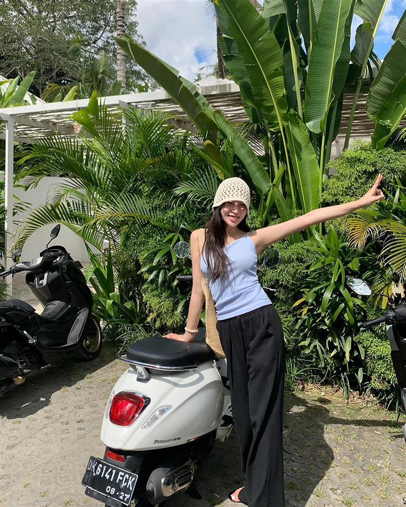 4 cách mặc quần ống rộng nhẹ mát, trẻ trung khi đi du lịch-2