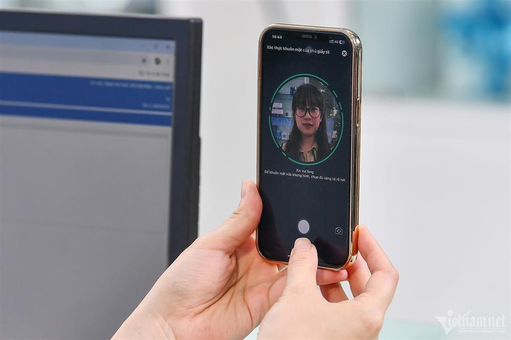 Loay hoay cài xác thực khuôn mặt để chuyển tiền, lo phải đổi điện thoại-1