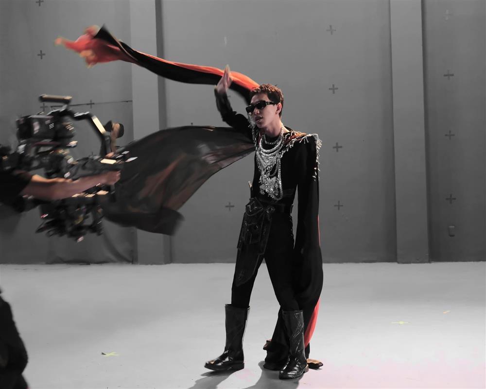 Divo Tùng Dương nhìn từ tranh luận chuyên cướp hit, phá hit-3