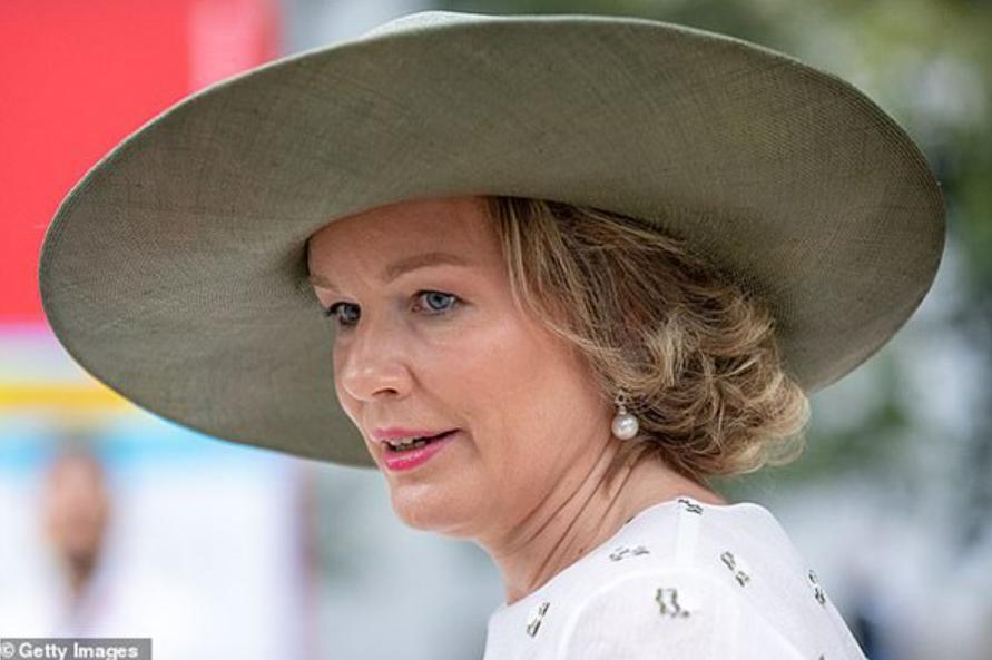 Những Hoàng hậu nổi tiếng thế giới khoe sắc khi mang thai-4