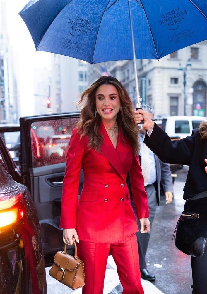 Những Hoàng hậu nổi tiếng thế giới khoe sắc khi mang thai-7