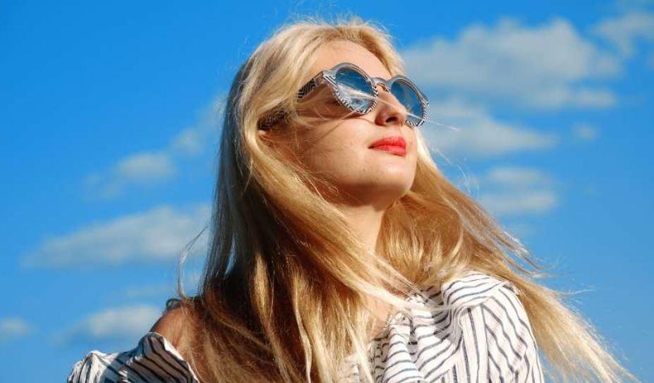 Đeo kính áp tròng vào mùa hè có tốt không, đeo thế nào cho đúng?-1