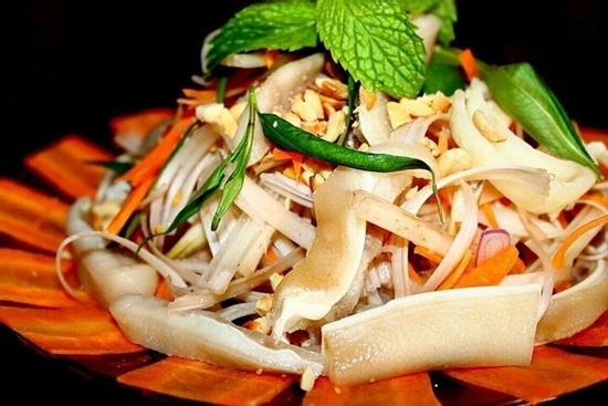 Cách làm gỏi tai heo ngó sen cực ngon tại nhà