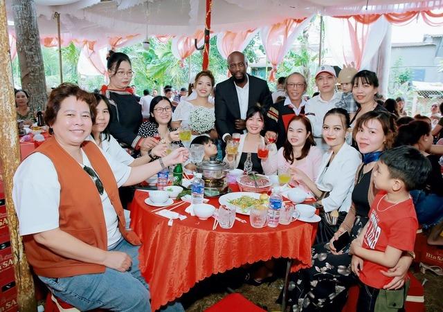 Nữ công nhân quê Đắk Lắk lấy chồng châu Phi, bố lo con gái bị lừa, khuyên thật một câu-4