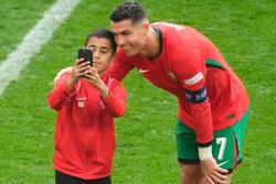 Fan nhí tiết lộ 'âm mưu' đột nhập, vượt hàng rào an ninh và tiếp cận Ronaldo