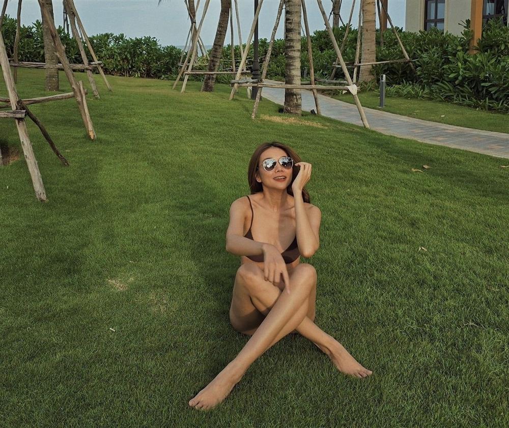 Thanh Hằng diện bikini bốc lửa nghỉ dưỡng cùng chồng nhạc trưởng-3