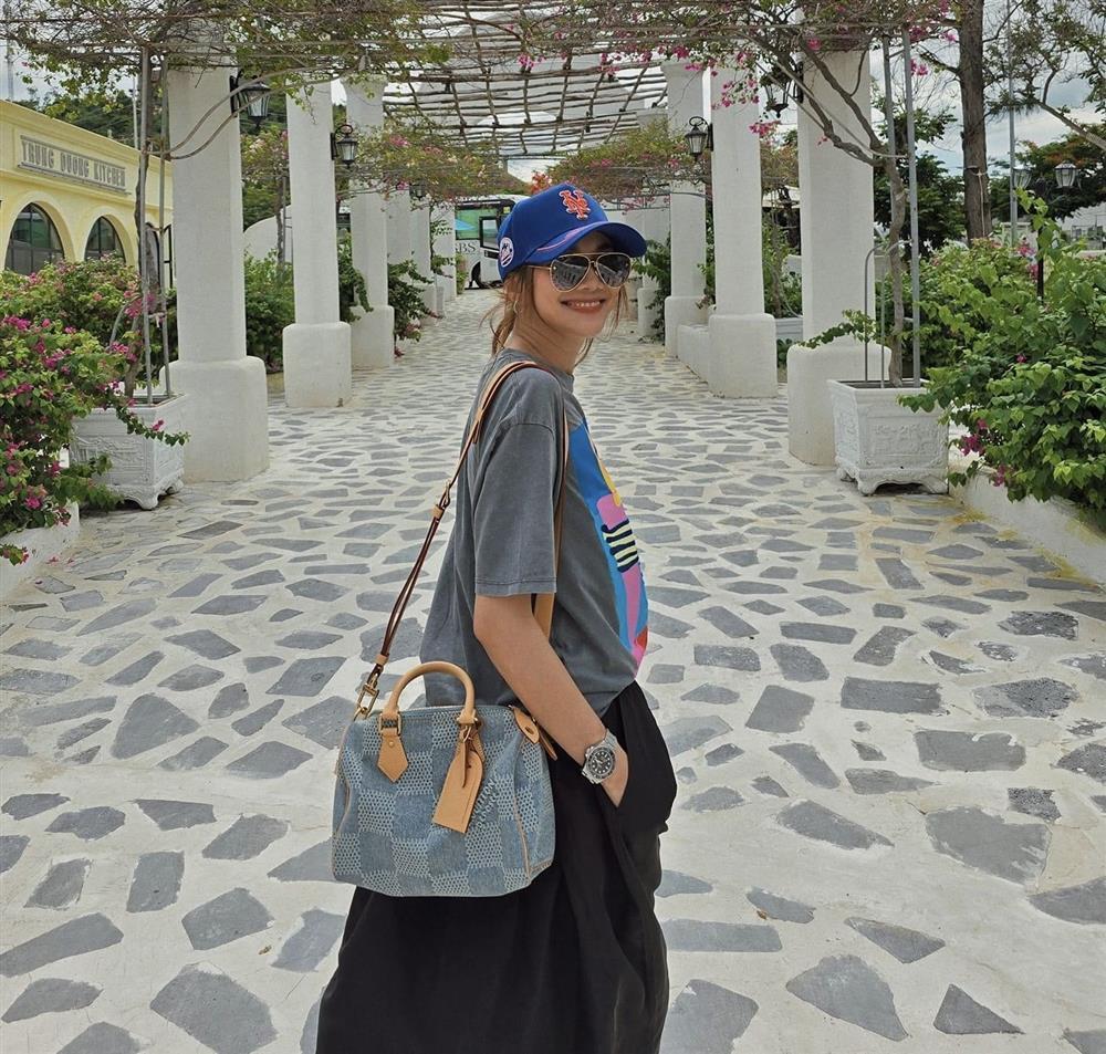 Thanh Hằng diện bikini bốc lửa nghỉ dưỡng cùng chồng nhạc trưởng-5