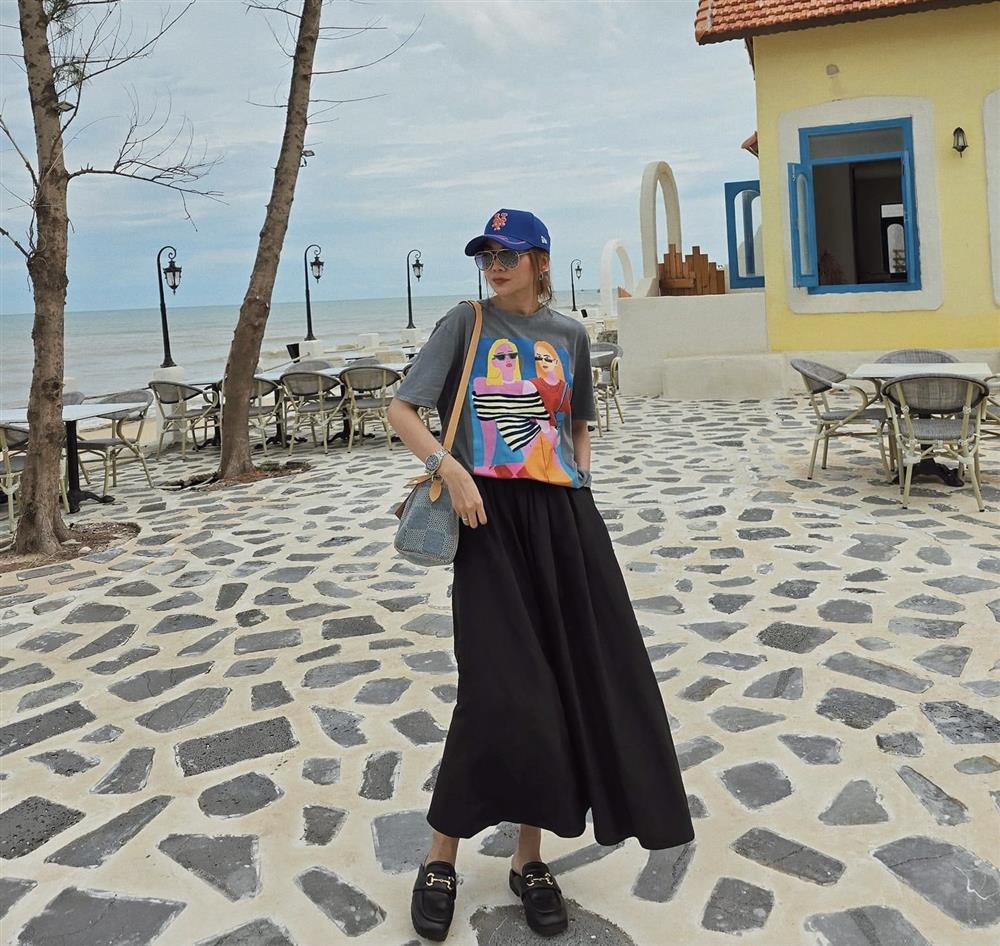 Thanh Hằng diện bikini bốc lửa nghỉ dưỡng cùng chồng nhạc trưởng-6