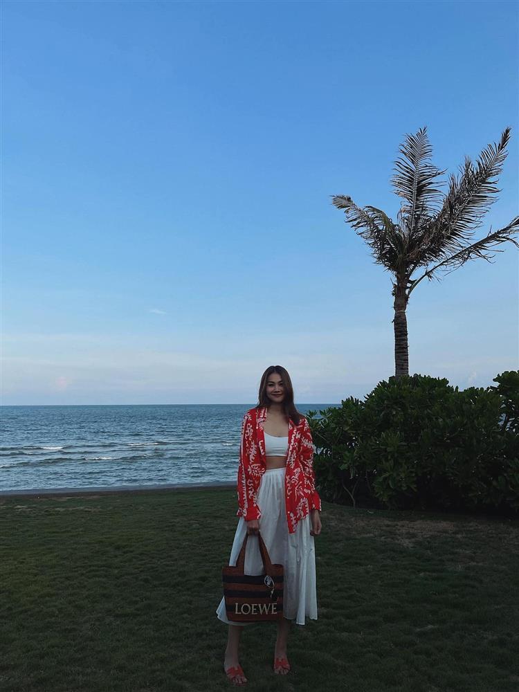 Thanh Hằng diện bikini bốc lửa nghỉ dưỡng cùng chồng nhạc trưởng-7