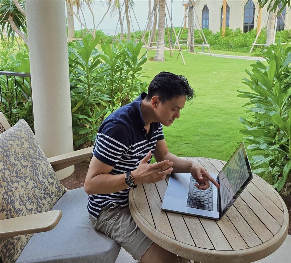 Thanh Hằng diện bikini bốc lửa nghỉ dưỡng cùng chồng nhạc trưởng-10