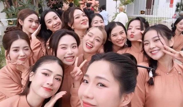 Lần đầu bê tráp, nhan sắc Phương Mỹ Chi gây chú ý trong đám cưới Midu và chồng doanh nhân-4