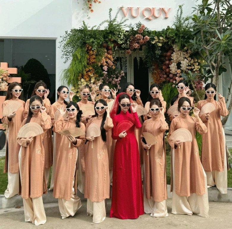 Lần đầu bê tráp, nhan sắc Phương Mỹ Chi gây chú ý trong đám cưới Midu và chồng doanh nhân-6