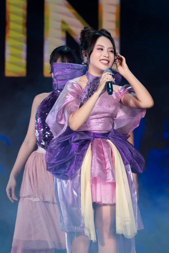 Lần đầu bê tráp, nhan sắc Phương Mỹ Chi gây chú ý trong đám cưới Midu và chồng doanh nhân-7