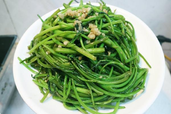 3 loại rau giá rẻ bèo giúp ngăn ngừa ung thư, chống lão hóa: Chỉ cần cắm cành vào chậu là có ăn mỗi ngày-1