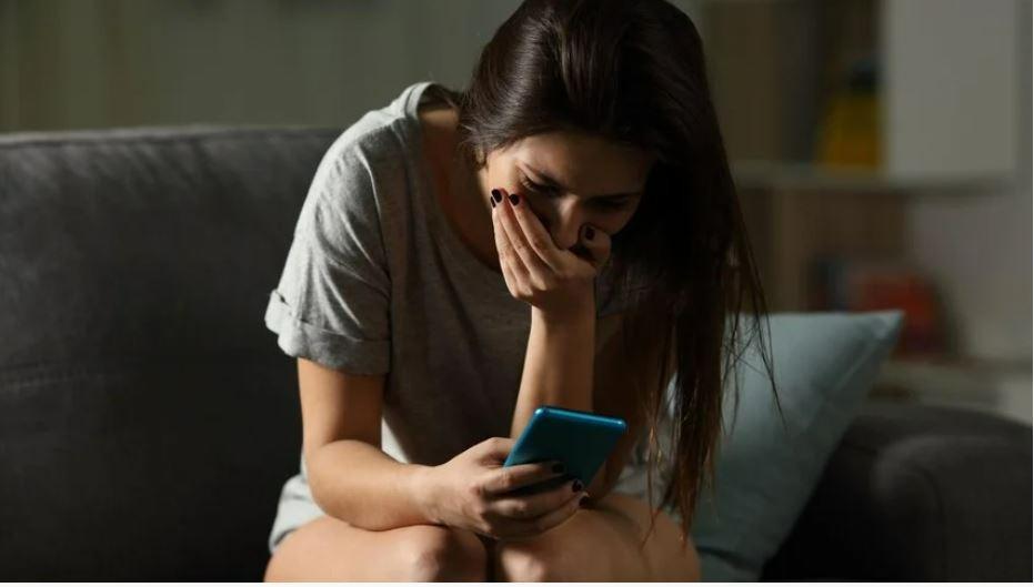 Phát hiện con gái 13 tuổi gửi ảnh nhạy cảm cho người yêu, sốc nặng khi nghe con nói-1