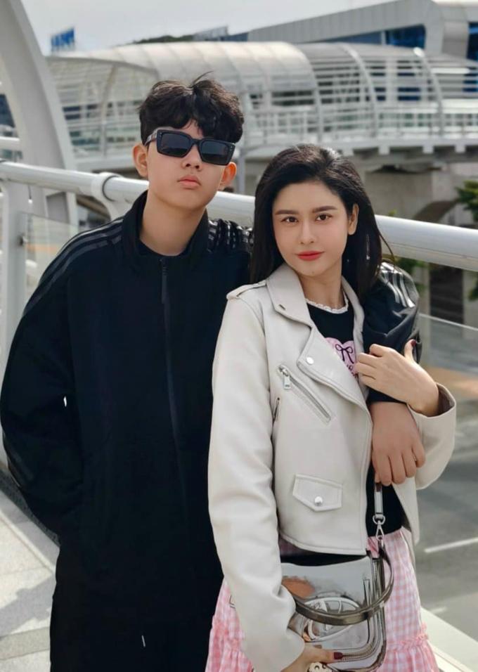 Quý tử nhà Trương Quỳnh Anh cao 1m8 vượt mẹ, tóc xoăn như sao nam Hàn Quốc-3