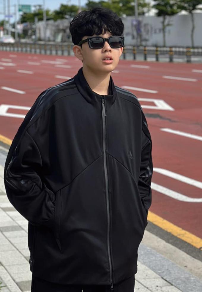 Quý tử nhà Trương Quỳnh Anh cao 1m8 vượt mẹ, tóc xoăn như sao nam Hàn Quốc-7