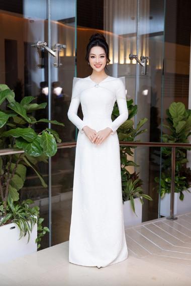 Nhan sắc Á hậu trẻ lâu nhất Vbiz - Thụy Vân, giật mình khi soi ảnh quá khứ và hiện tại-1