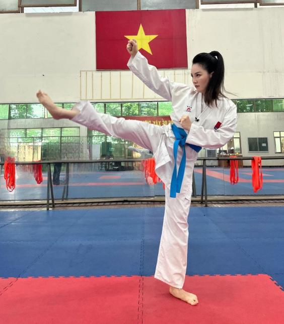 Nhan sắc Á hậu trẻ lâu nhất Vbiz - Thụy Vân, giật mình khi soi ảnh quá khứ và hiện tại-3