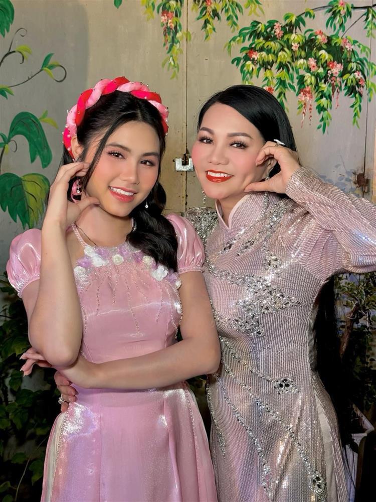 Ngọc Huyền thừa nhận trẻ trung và tươi tắn tuổi U60 nhờ thẩm mỹ, tự tin khoe sắc bên con gái-2