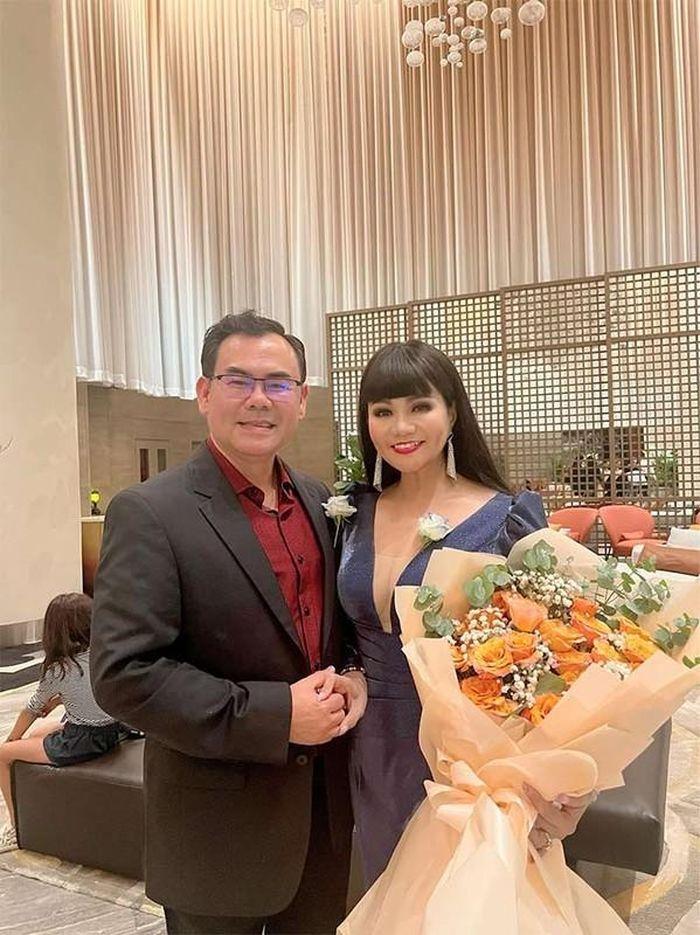 Ngọc Huyền thừa nhận trẻ trung và tươi tắn tuổi U60 nhờ thẩm mỹ, tự tin khoe sắc bên con gái-4