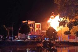 Cháy nhà 4 tầng làm cửa hàng ở Nam Định, 4 người kịp thoát thân