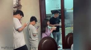 Nghỉ hè về nhà cậu chơi, 16 cháu ăn hết 8kg gạo/ngày khiến cậu khóc dở mếu dở: Bao giờ mới hết hè?-3