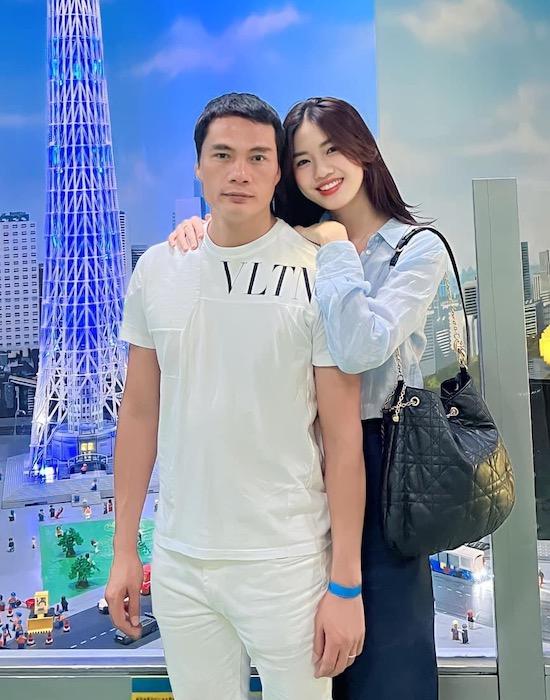 Á hậu bị ghét nhất Vbiz Thanh Tú dáng chuẩn dù qua hai lần sinh nở, bị nhầm là chị gái khi đứng cạnh con riêng của chồng-1