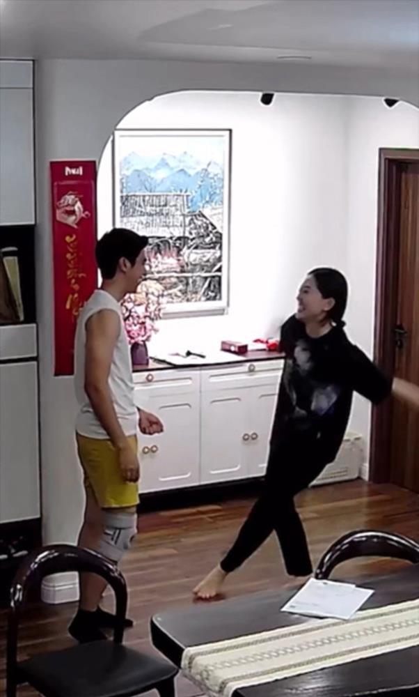 Á hậu Phương Nga phản ứng lạ khi diễn viên Bình An bị đứt dây chằng-2