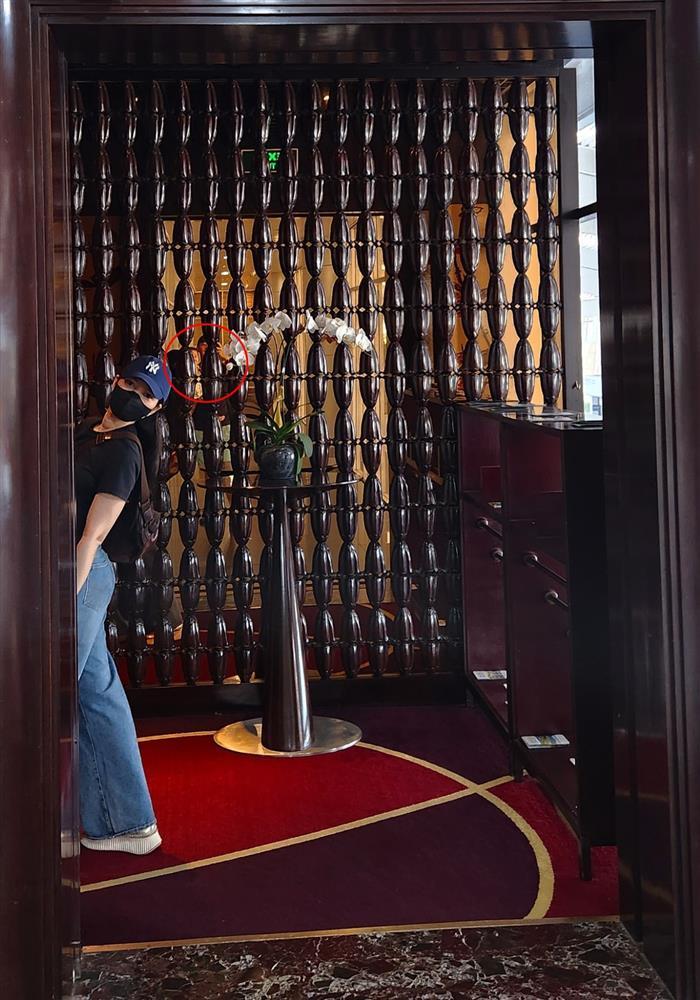 Con gái thứ 3 của MC Anh Tuấn được mẹ cho lên sóng, người hâm mộ thốt lên là ‘cục nam châm’ của bố-5