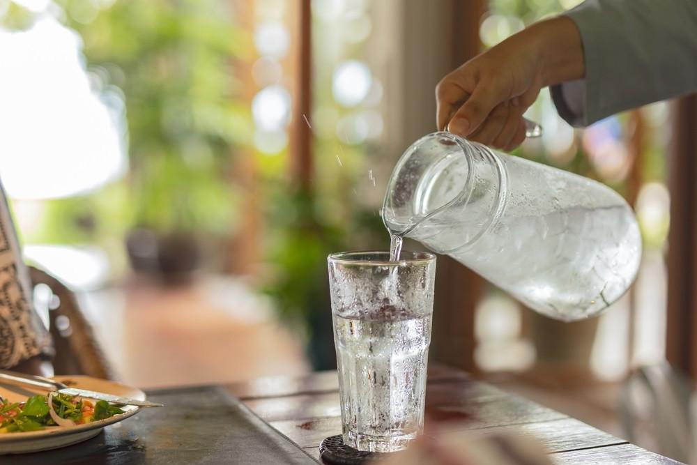Nên uống nước vào thời điểm nào để giảm cân?