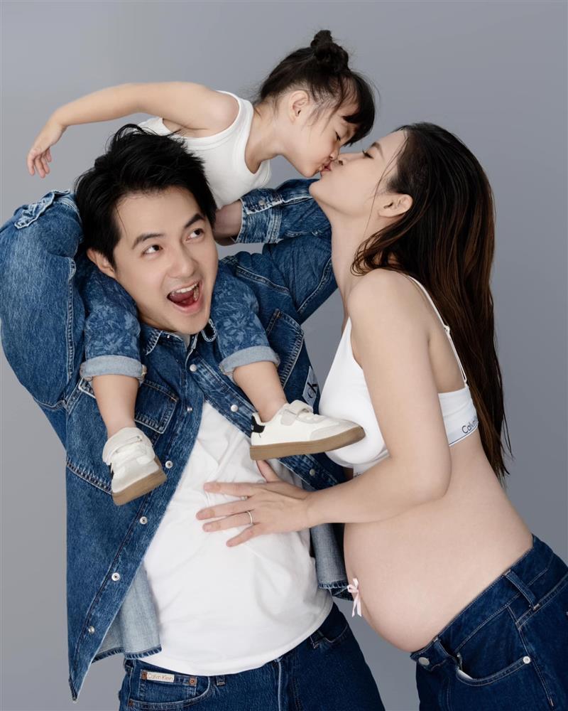 Đông Nhi khoe bụng bầu ở tháng thứ 7 thai kỳ, dự đoán một điều về con gái thứ 2-1