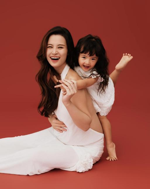 Đông Nhi khoe bụng bầu ở tháng thứ 7 thai kỳ, dự đoán một điều về con gái thứ 2-8