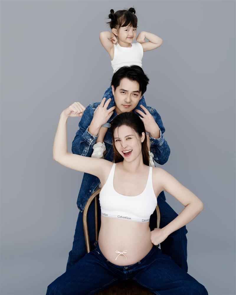 Đông Nhi khoe bụng bầu ở tháng thứ 7 thai kỳ, dự đoán một điều về con gái thứ 2-3