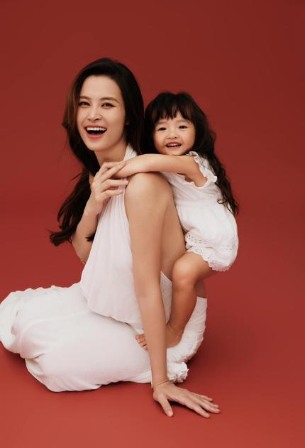 Đông Nhi khoe bụng bầu ở tháng thứ 7 thai kỳ, dự đoán một điều về con gái thứ 2-10