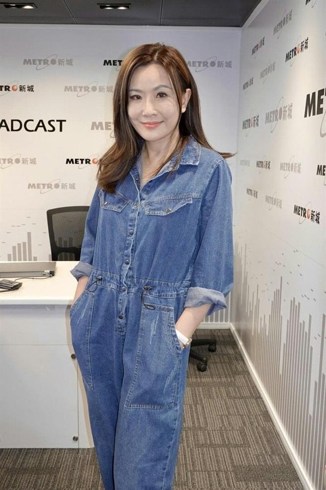 Biểu tượng gợi cảm hết thời bị đụng chạm khi đi hát hội chợ, hộp đêm mưu sinh-2