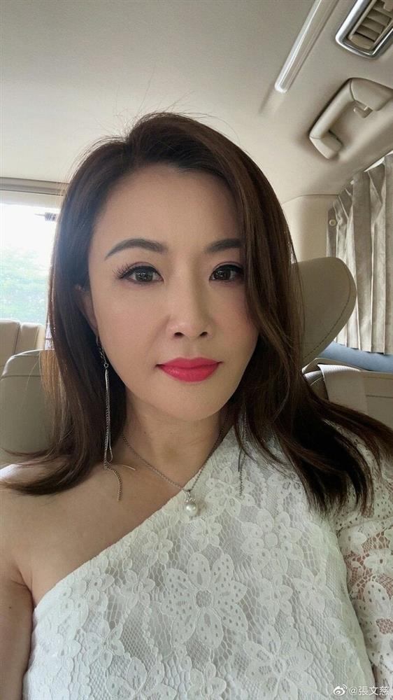 Biểu tượng gợi cảm hết thời bị đụng chạm khi đi hát hội chợ, hộp đêm mưu sinh-6