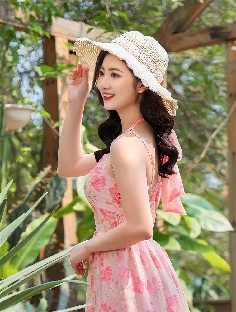 Sau vụ Châu Bùi, nhiều người đẹp lo khi phải thay đồ ở quán cà phê-1