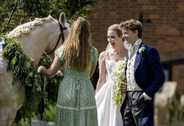 Vợ cũ tỷ phú Elon Musk cưới-1