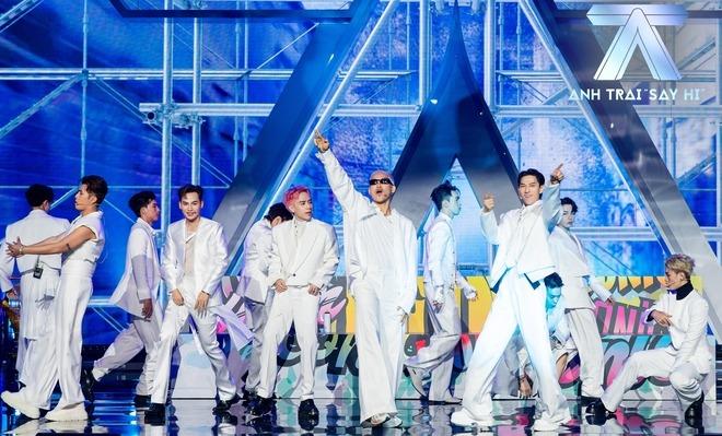 Xôn xao việc Isaac bị chèn ép, phân biệt đối xử trong Anh Trai Say Hi-3